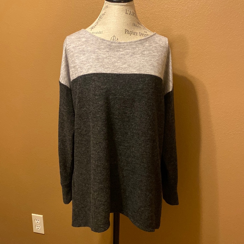 Liz Claiborne long sleeve tunic.